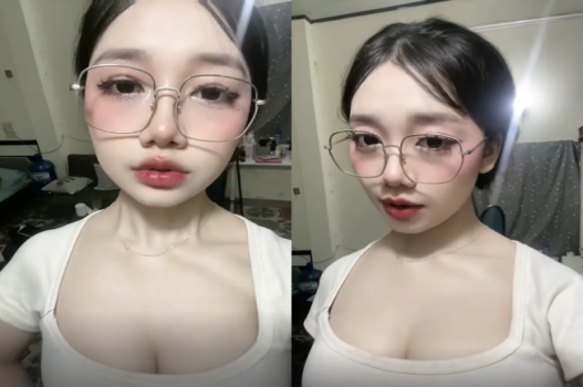 sex picture Móc lồn cô bạn thân dễ dãi đang say